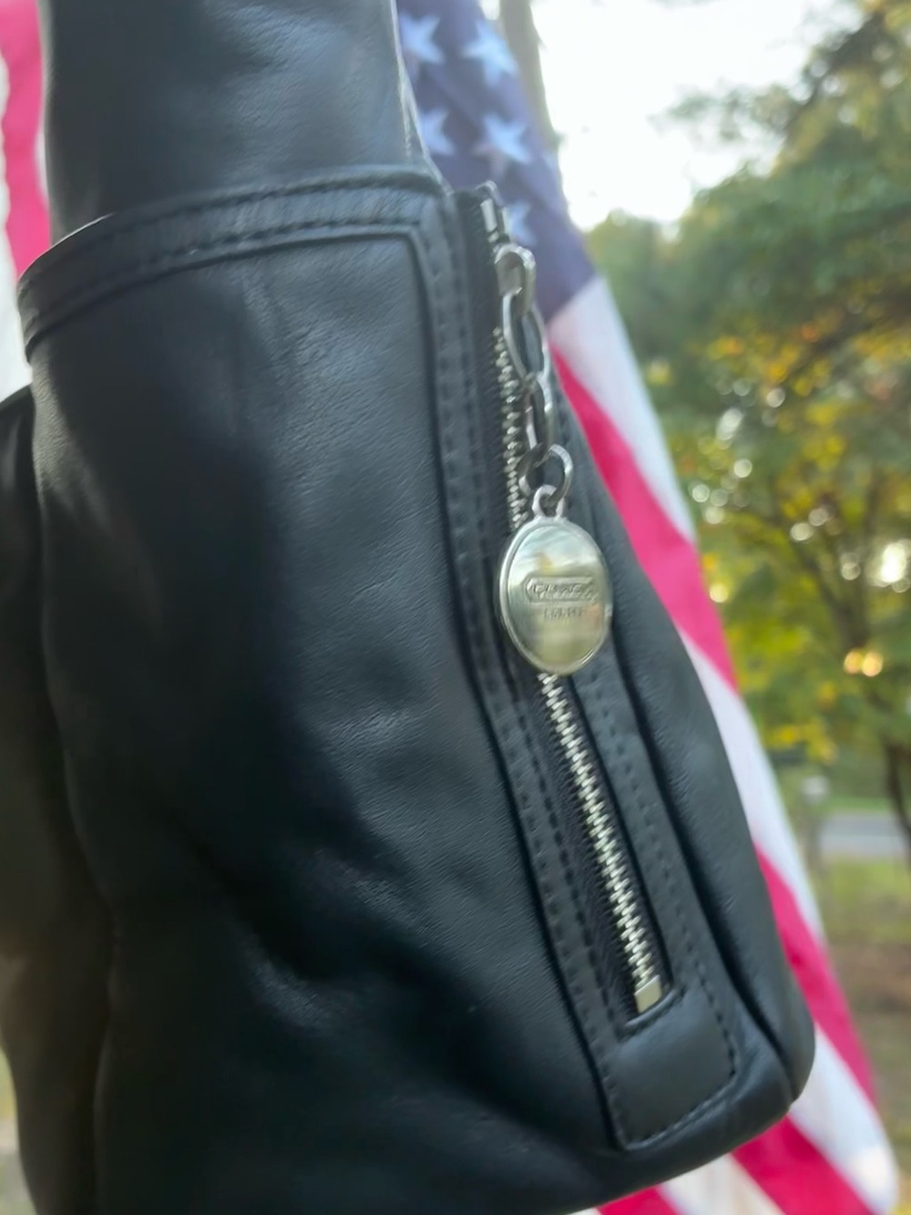 đ¤ COACH Black Leather Shoulder Bag | Pebble leather | Spacious + SUPPA Clean!⨠- Picture 8 of 10